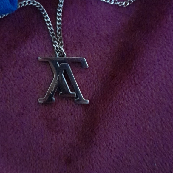 Louis vuitton upside down corie necklace - Picture 2 of 5
